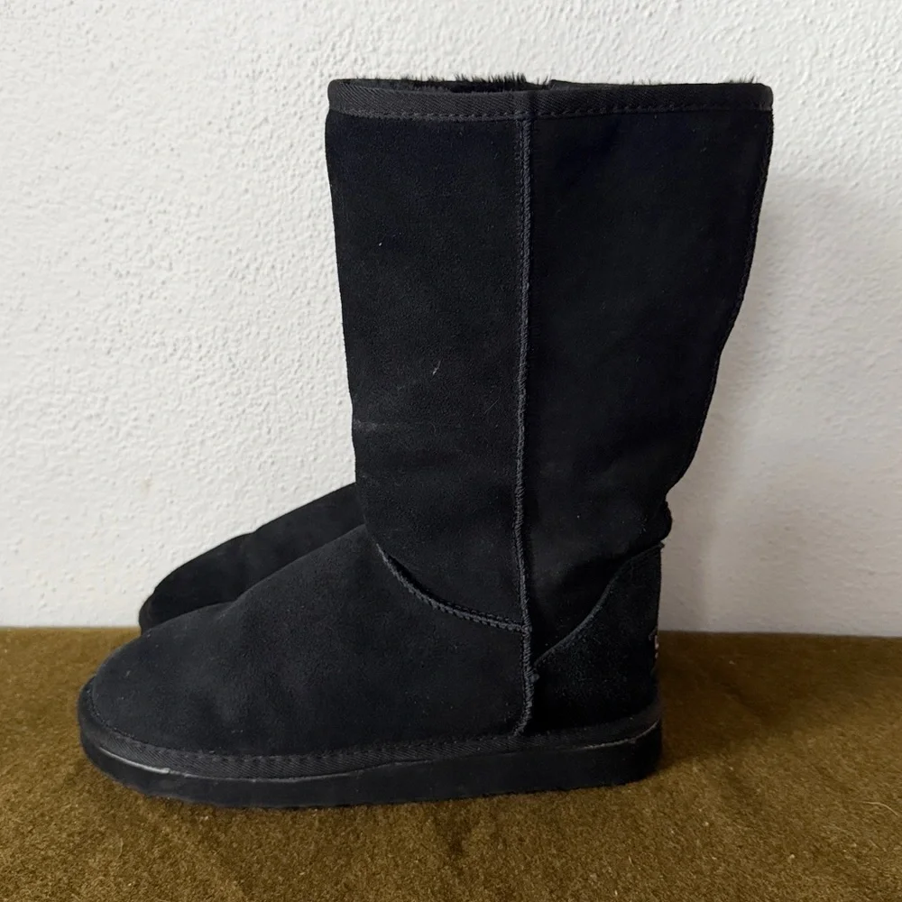 UGG Classic Tall Boots Women’s Size 6